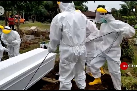 Kasus kematian COVID-19 di 12 provinsi melonjak