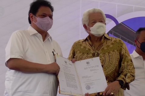 Menko Perekonomian serahkan PP dua Kawasan Ekonomi Khusus di Batam