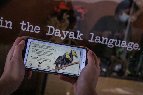 Aplikasi buku cerita digital tentang Owa Kalimantan