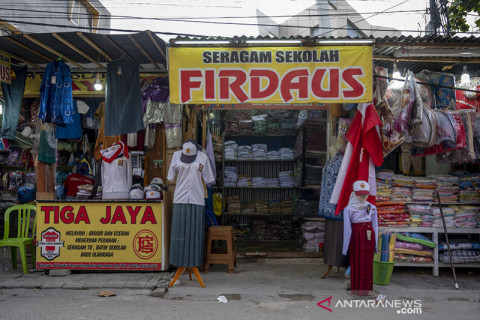 Penjualan Seragam Sekolah Turun Drastis
