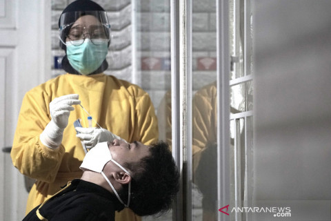 Pelanggar prokes COVID-19 langsung dites antigen