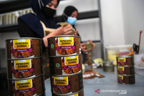 Jelang Idul Adha, permintaan olahan daging dalam kaleng mulai meningkat
