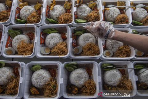 Komunitas bergotong royong dirikan dapur umum bagi warga yang jalani isolasi mandiri