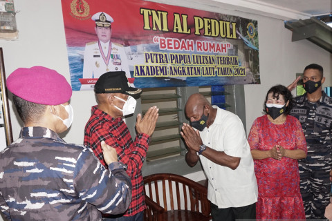 Bantuan TNI AL untuk prajurit lulusan terbaik AAL 2021