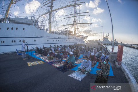 Prajurit KRI Bima Suci laksanakan shalat Idul Adha