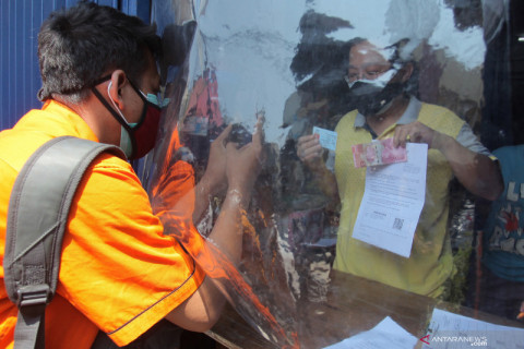 Penyaluran BST di kawasan Pecinan GLodok