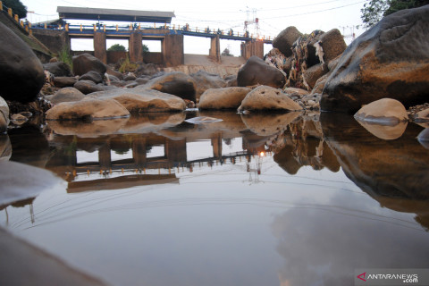 Debit air di Bendung Katulampa menyusut, pasokan air untuk irigasi berkurang