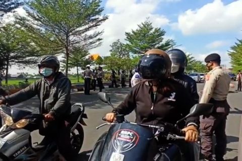 900 Polisi periksa sertifikat vaksin pelintas Mataram