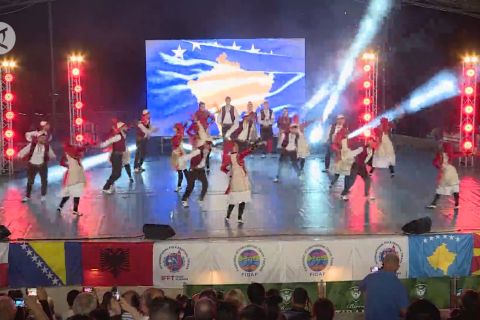 Meriahnya festival seni rakyat internasional di ibu kota Albania