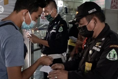Pengunjung Pasar Tanah Abang wajib tunjukkan kartu vaksin