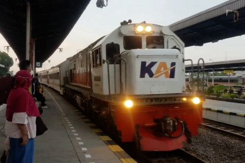 KAI Daop Cirebon sesuaikan aturan perjalanan di perpanjangan PPKM