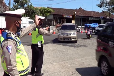 PPKM Darurat, Polres Badung lakukan penyekatan di  Terminal Mengwi