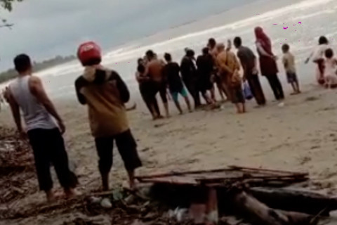 11 wisatawan terseret ombak di Pantai Wisata Batu Gong Konawe