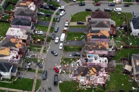 Rekaman kerusakan Kota Barrie di Kanada akibat amukan tornado