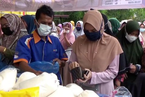 Warga serbu pasar murah jelang Idhul Adha