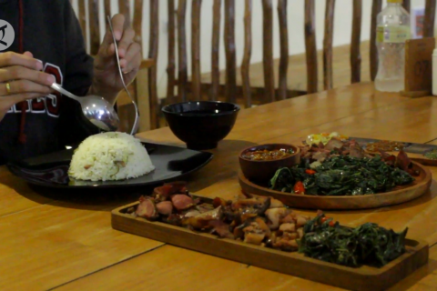 Melihat usaha kuliner se'i khas NTT di Palembang