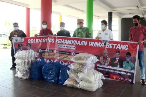 Berbagi makanan siap saji untuk mereka yang isolasi mandiri