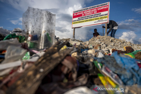 Sanksi adat bagi pembuanh sampah sembarangan