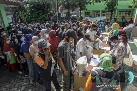 Penyaluran beras bantuan sosial tambahan