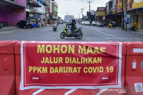 Penyekatan lima kecamatan zona merah di Medan