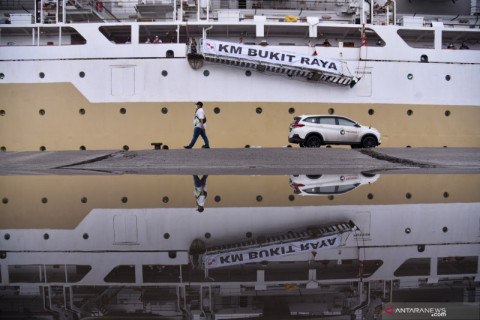 KM Bukit Raya tiba di Pelabuhan Belawan untuk isolasi terapung