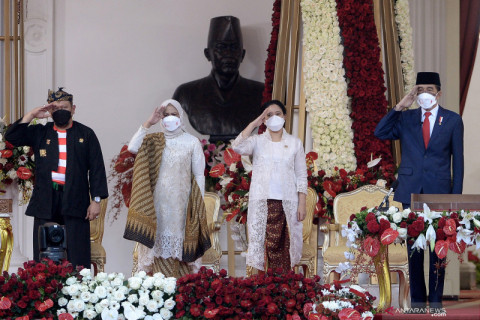 Upacara penurunan Bendera Merah Putih