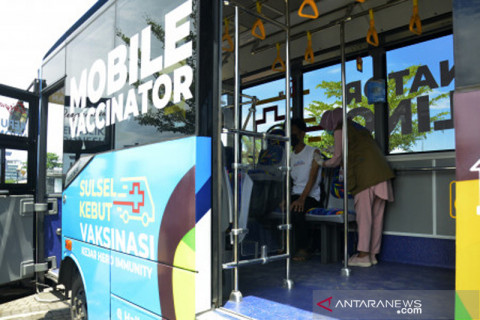 Layanan mobil vaksin COVID-19 keliling di Makassar