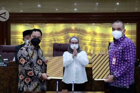 Pemkot serahkan 14 bidang tanah kepada Pemkab Tangerang