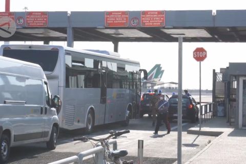 Italia evakuasi 85 warga Afghanistan ke Roma