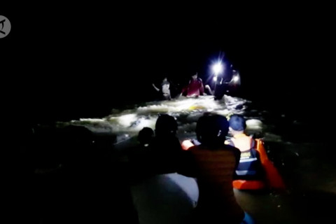 Basarnas evakuasi 36 pecinta alam yang terjebak di Gunung Amonggedo