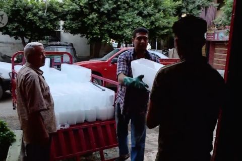 Bisnis es di Mesir naik daun di tengah gelombang panas