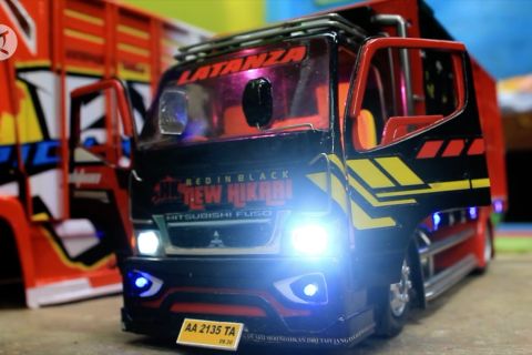 Miniatur truk, usaha rumahan di masa pandemi COVID-19