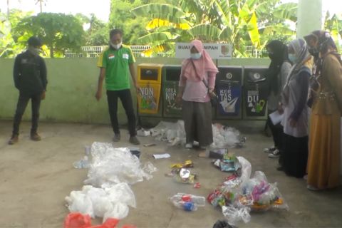 Peran Bank Sampah dalam  meningkatkan perekonomian warga