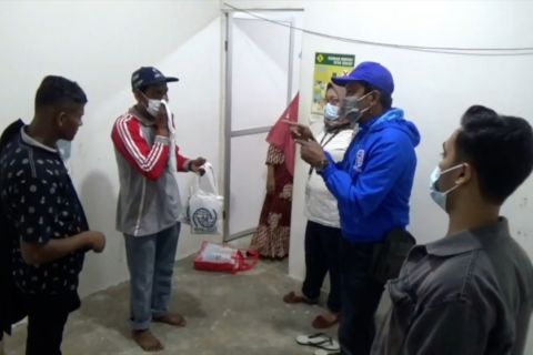 Empat pengungsi Rohingya diberangkatkan ke Makassar