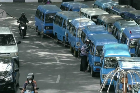 Pemkot Malang atasi beban ekonomi sopir angkot