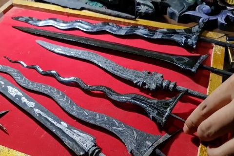 Jamasan pusaka menjaga aset budaya