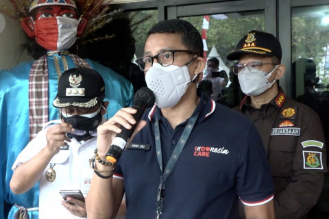 Menparekraf Sandiaga, kunjungi sentra vaksin Kepulauan Seribu