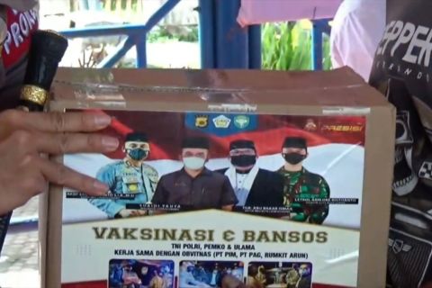 Pemko Lhokseumawe bagikan bansos bagi peserta vaksinasi