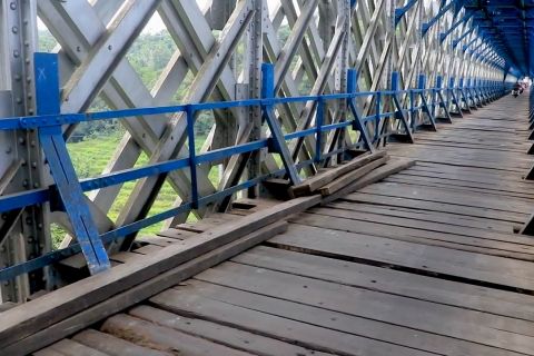 PT KAI Daop 2 Bandung batasi pengguna Jembatan Cirahong