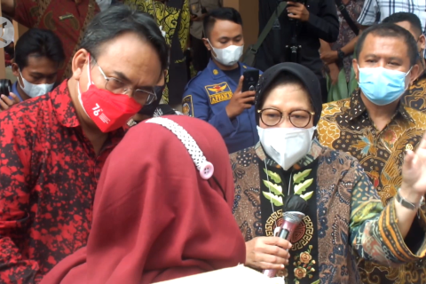 Menteri Risma motivasi anak yatim korban COVID-19