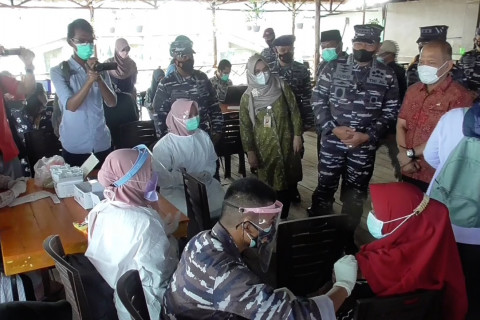 Ratusan ribu warga pesisir telah tersentuh serbuan vaksinasi 