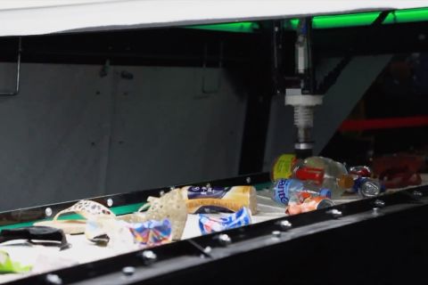 Robot yang mampu pilah sampah 5.700 kali dalam satu jam