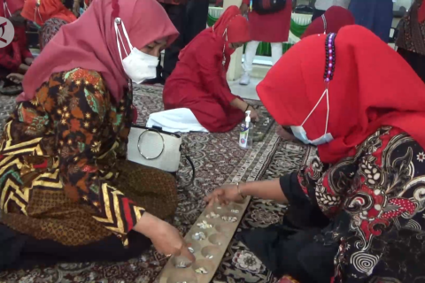 Permainan anak nagari sambut perayaan HUT Kota Padang ke-352