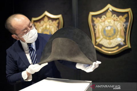 Topi Kaisar Prancis Napoleon Bonaparte dilelang di Hong Kong
