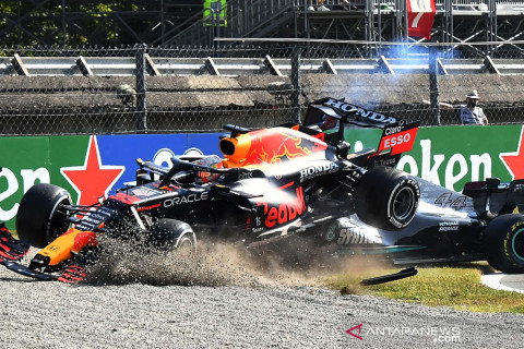 Insiden tabrakan Max Verstappen dan Lewis Hamilton di GP Monza