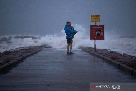 Badai tropis Nicholas masuki wilayah Texas