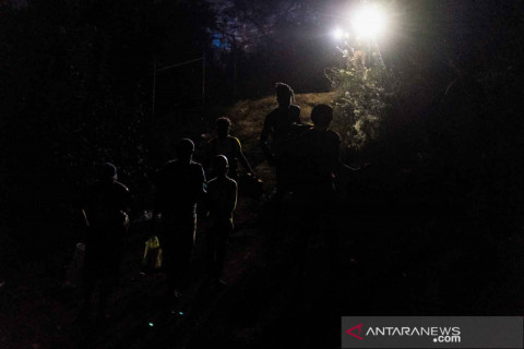 Migran pencari suaka melintasi Sungai Rio Grande