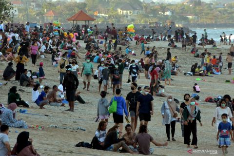 Kunjungan wisatawan di Pantai Sanur Bali di masa PPKM Level 3