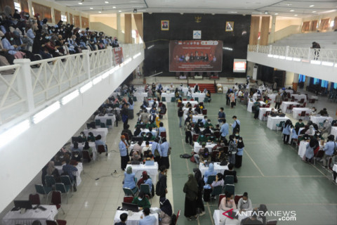 Vaksinasi mahasiswa UIN Raden Fatah Palembang
