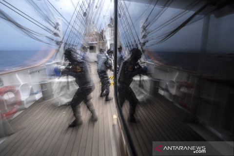 Lomba VBSS Taruna di KRI Bima Suci